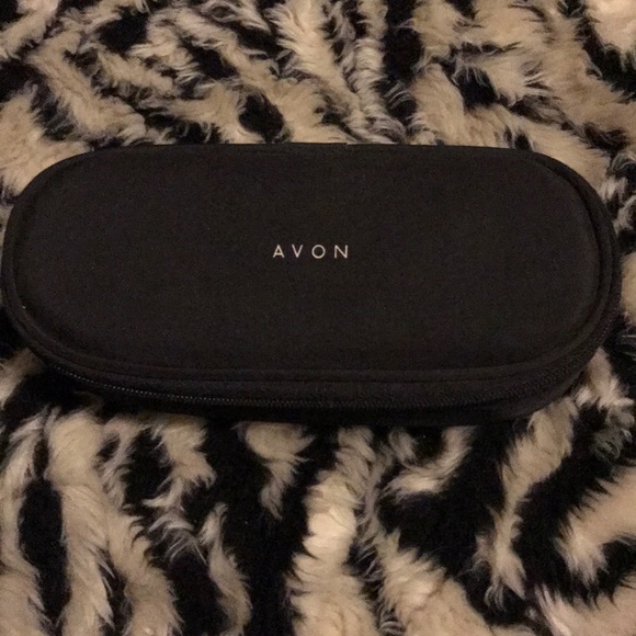 Avon zippered case mirrored with tweezers eyelash curler New - Picture 2 of 5